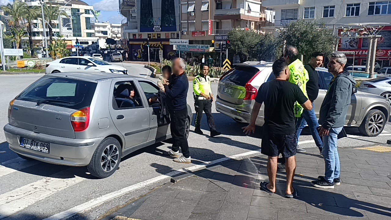 Kaza yapan motosikletli ısrarla polisi çağırdı, zararlı çıktı
