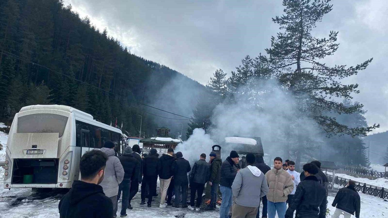 Üniversite öğrencileri karın tadını çıkardı
