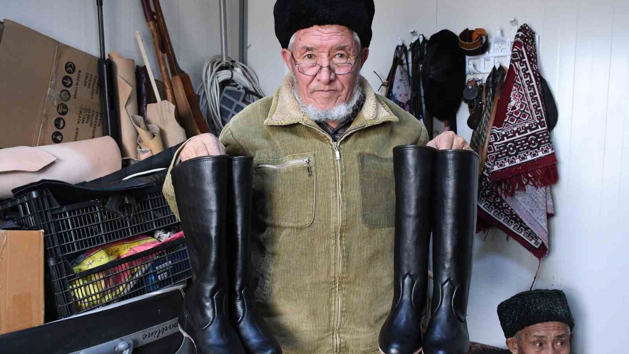 Ata mesleği zamana direniyor: Yozgat’ta Kırgızların deri işlemeciliği yok olma tehlikesiyle karşı karşıya
