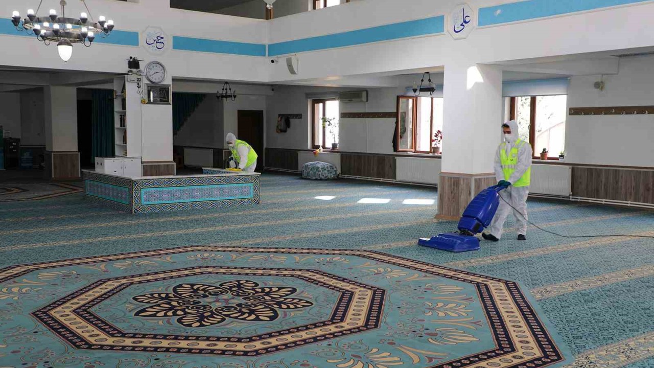 Talas’ın camilerinde Ramazan’a özel temizlik
