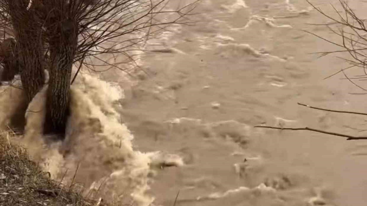 Çankırı’da sağanak sonrası baraj taştı
