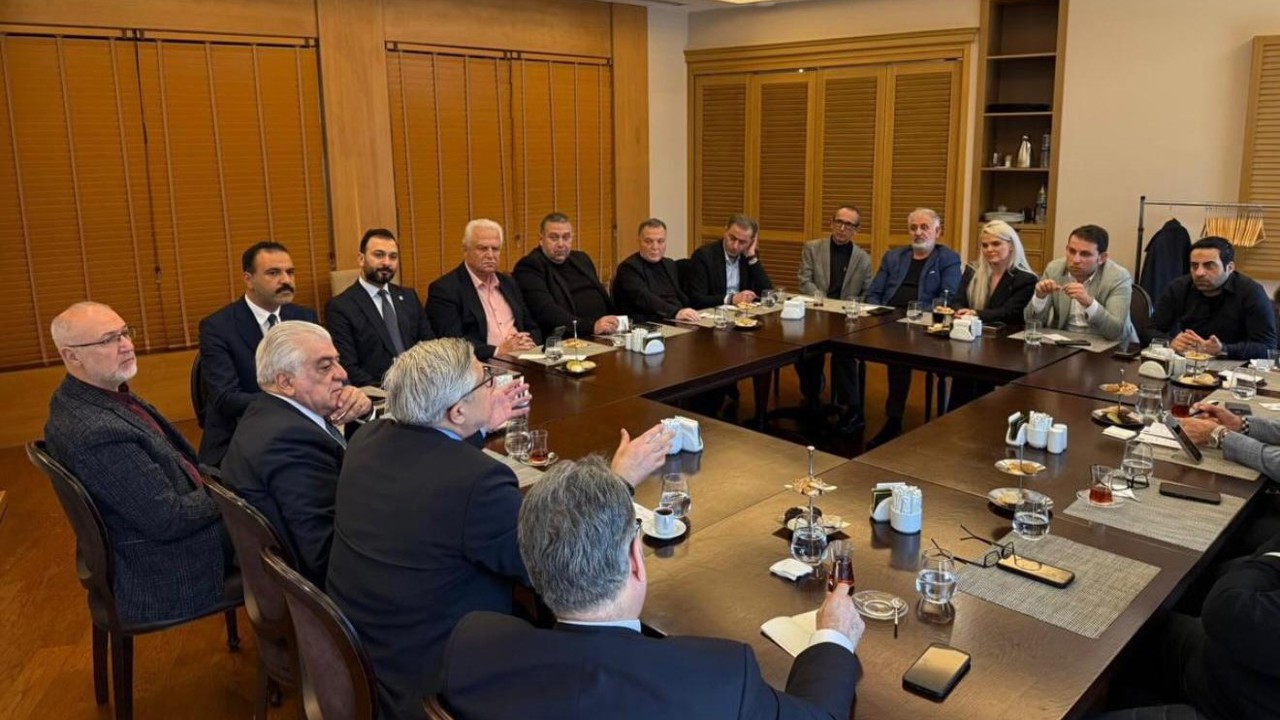 AK Parti heyeti KKTC basını ile buluştu
