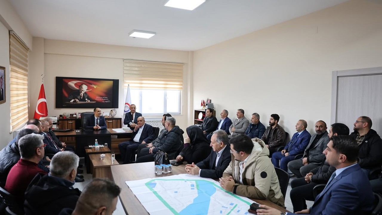 Vali Taşolar, Organize Sanayi Bölgesi’nde yatırımcılarla buluştu
