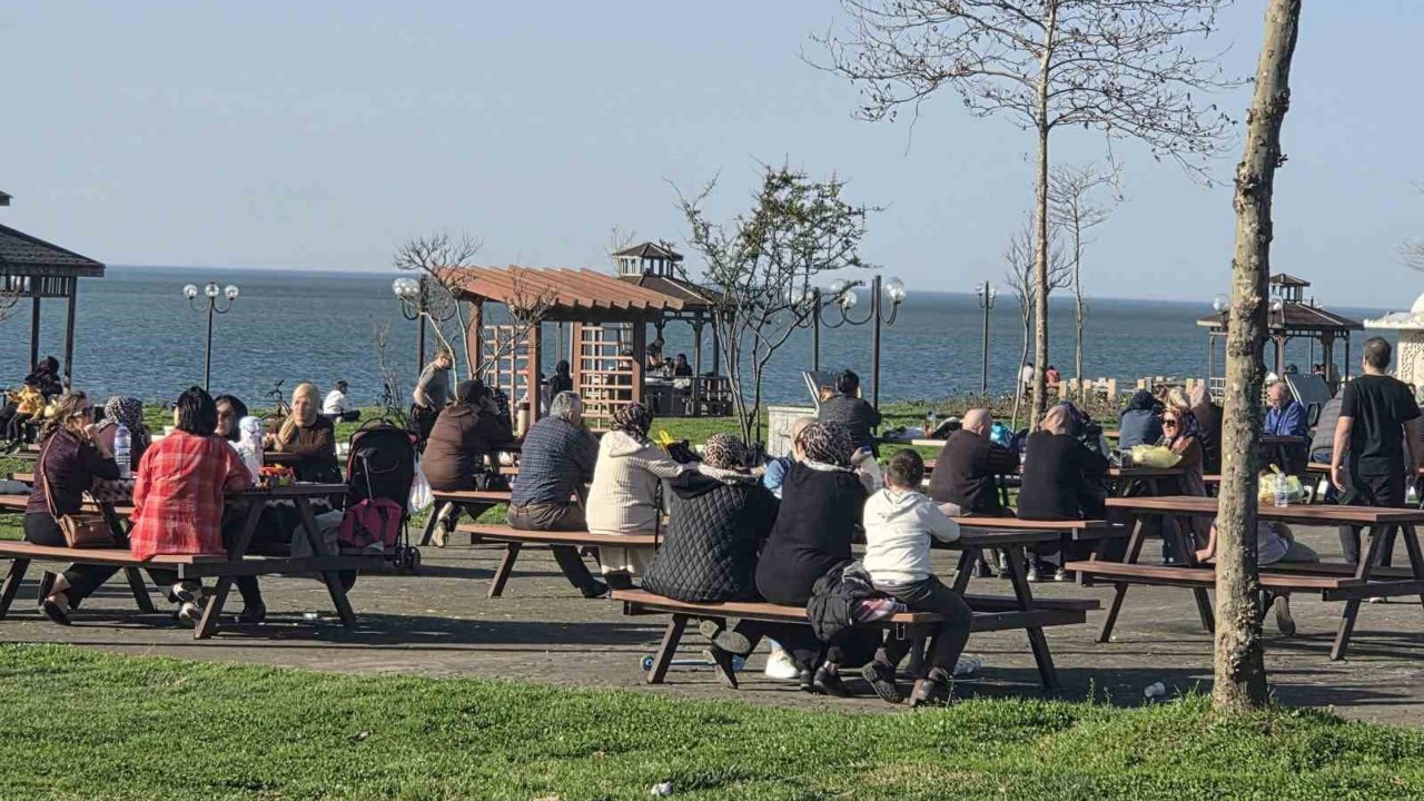 Zonguldak’ta termometreler 24 dereceyi gösterdi

