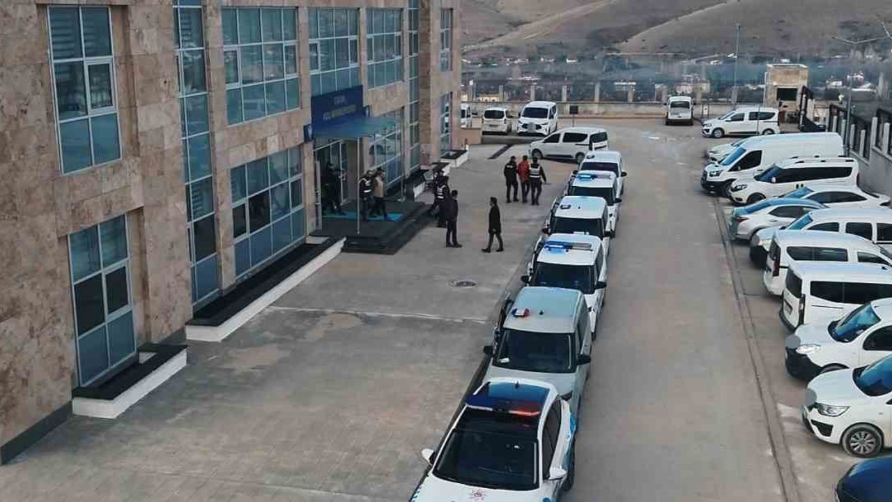 Kırşehir merkezli 9 ilde suç şebekesine operasyon: 18 gözaltı
