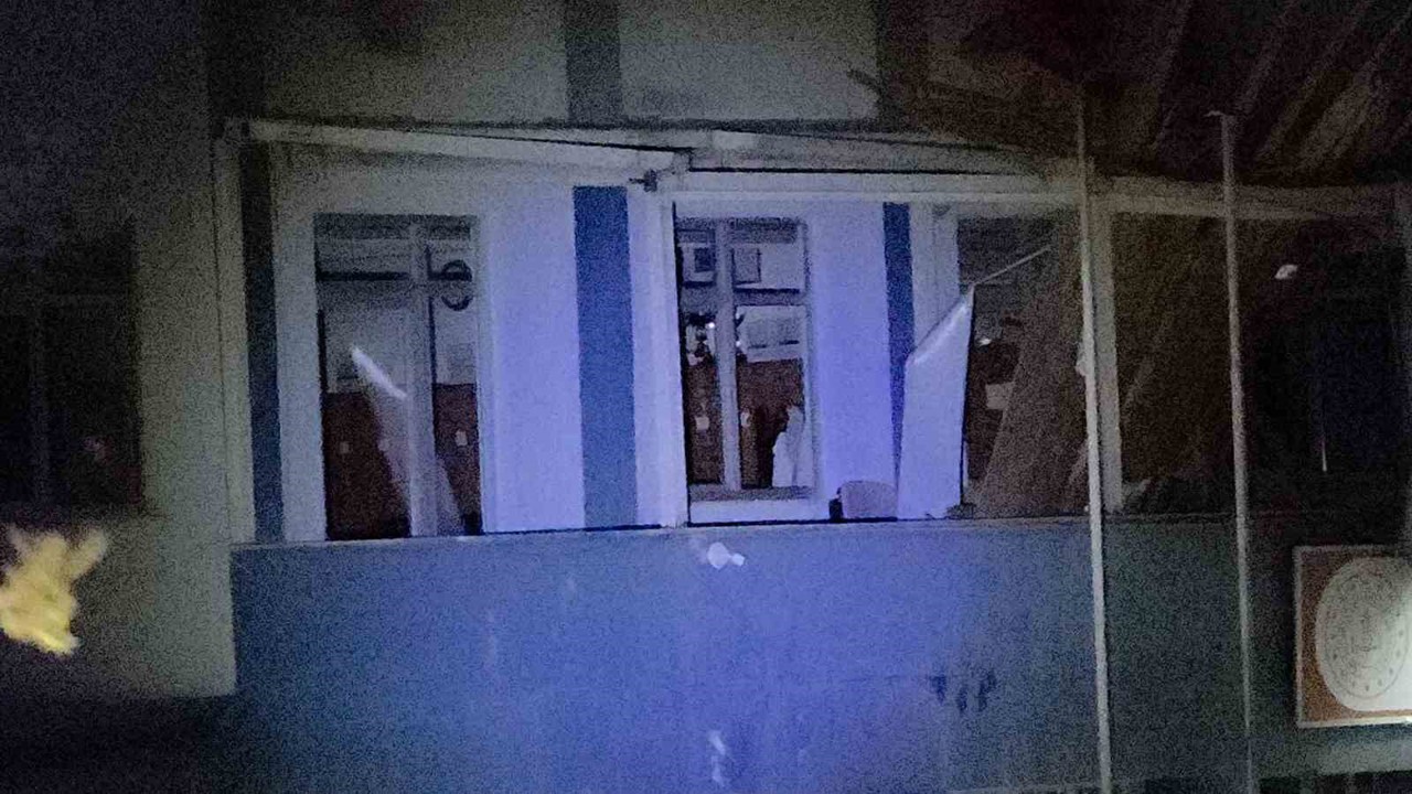 Çatısı uçan okuldaki pansiyonda kalan öğrenciler başka pansiyonlara nakledilecek
