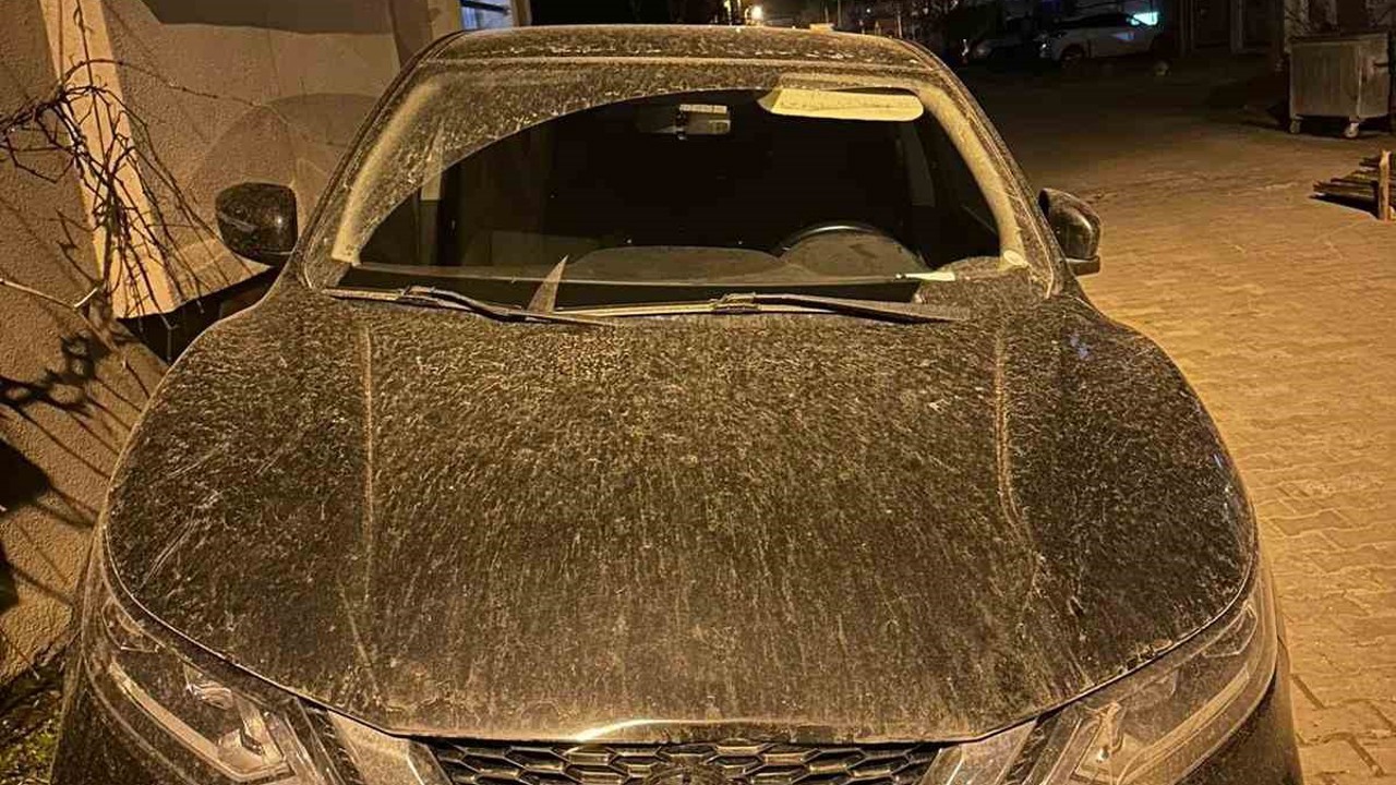 Muratlı’da çamur yağışı araçları kapladı
