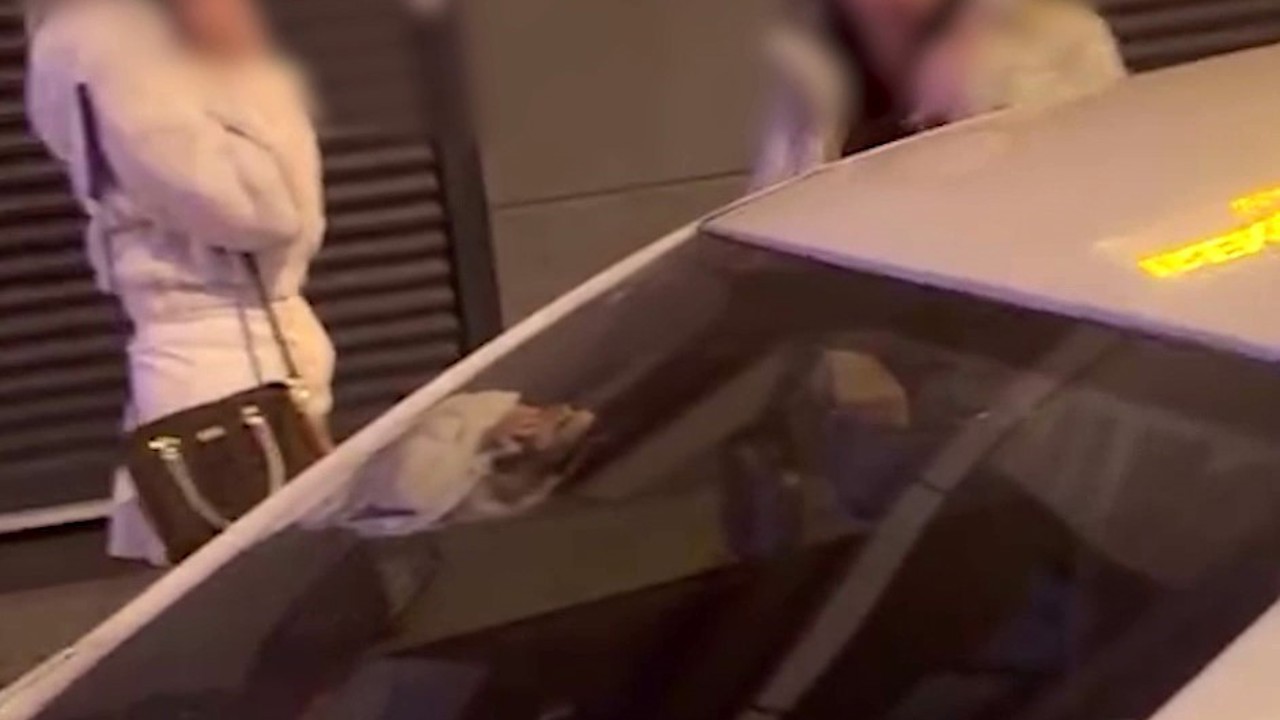 Sultangazi’de taksici ile yolcular arasında ücret tartışması: Bin liralık ücreti 400 lira ödedikleri iddia edildi
