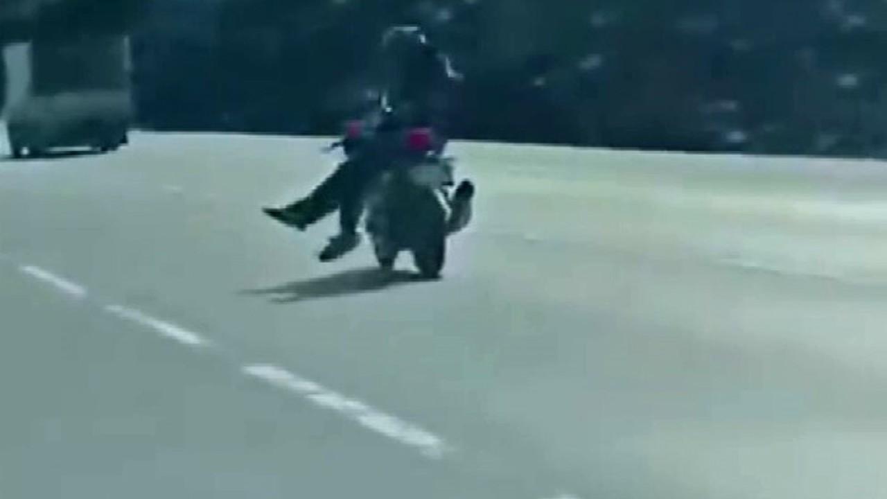 Arnavutköy-Sultangazi yolunda tehlikeli motosiklet yolculuğu
