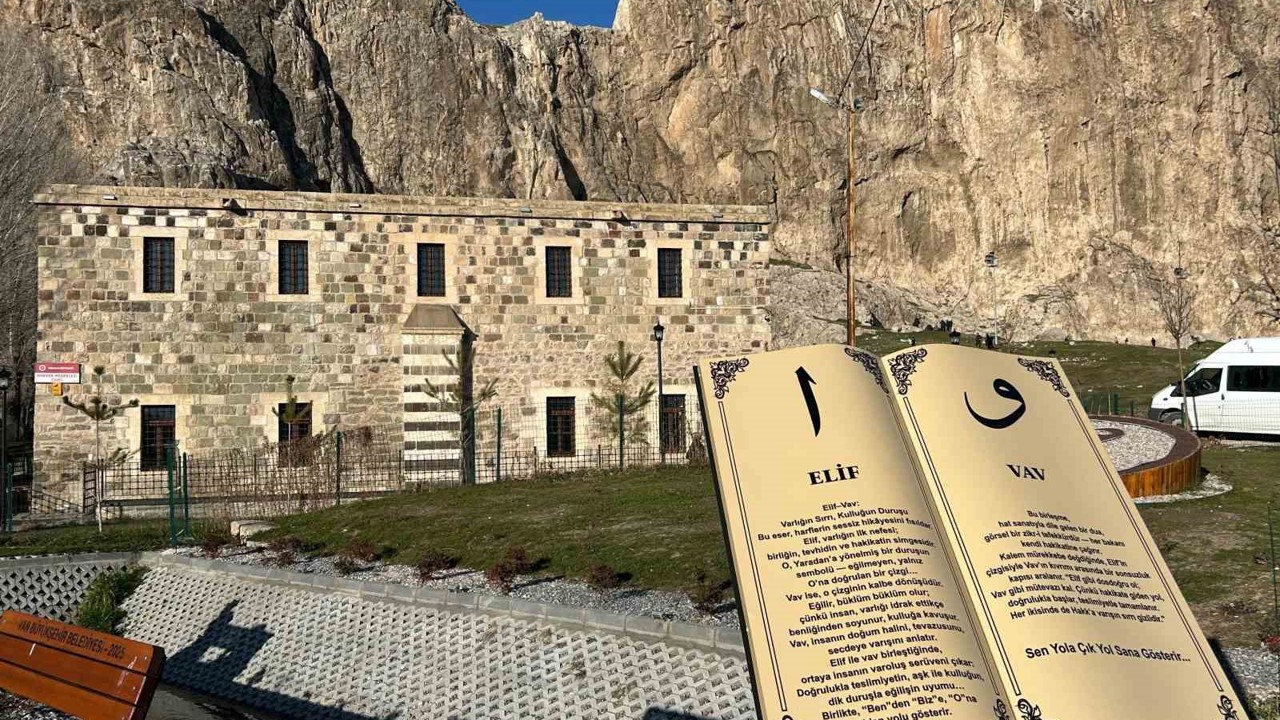 Van’da Ramazan öncesi manevi atmosfer tarihi camide yaşanıyor
