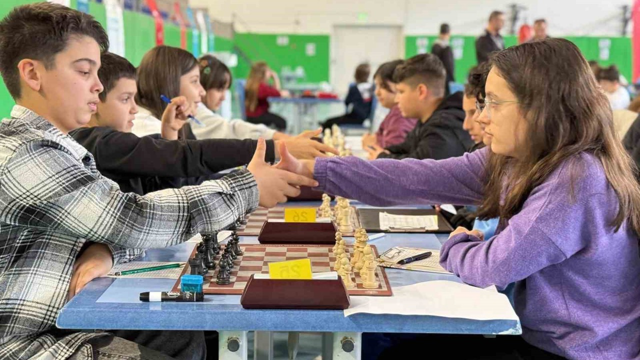 Bayındır’da 160 sporcu ile satranç heyecanı
