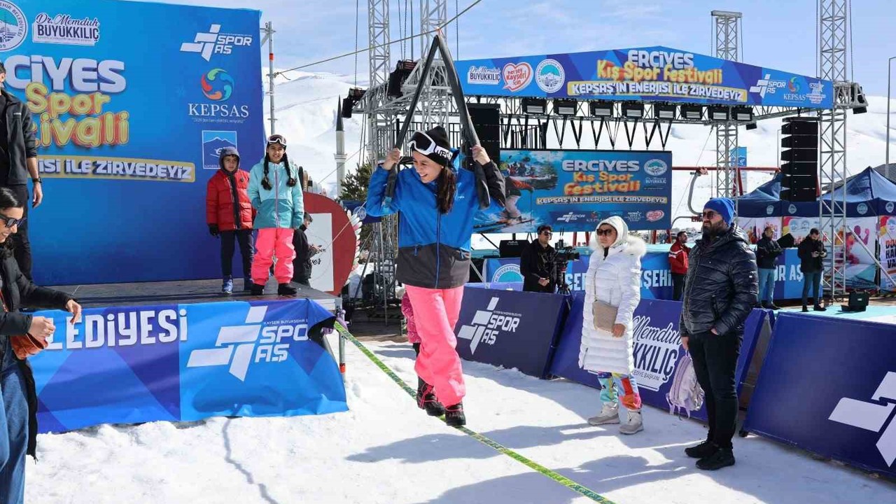 Erciyes Kış Spor Festivali’ne binlerce katılım
