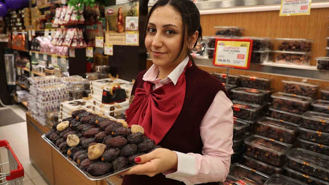 Ramazan ayının sembol ürünü hurma tezgahlardaki yerini aldı
