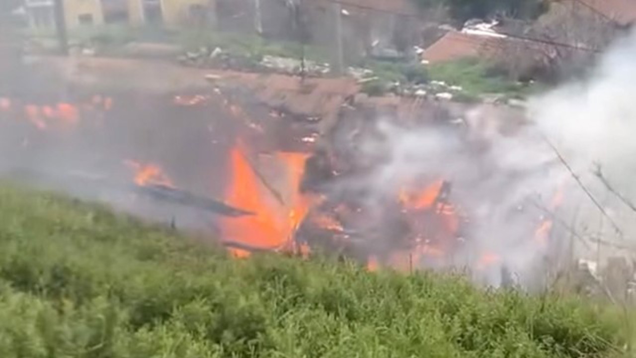 Bursa’da alev alev yanan ev kullanılmaz hale geldi
