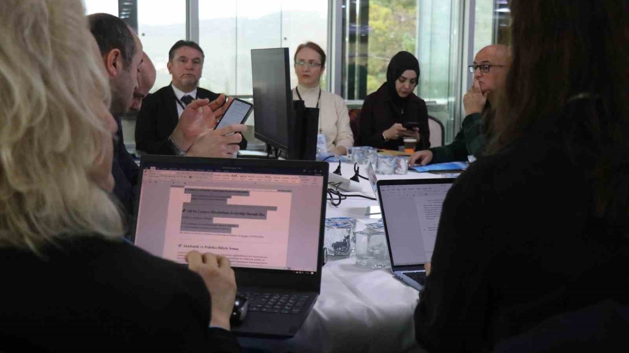 Sapanca Gölü’nün geleceği akademik çalıştayda masaya yatırıldı
