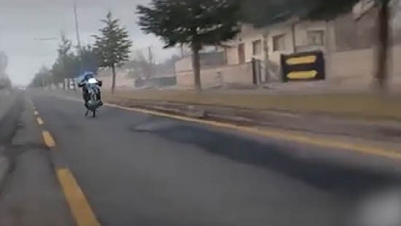 Sanal devriyeye takılan motosiklet sürücüsünün ehliyeti iptal edildi
