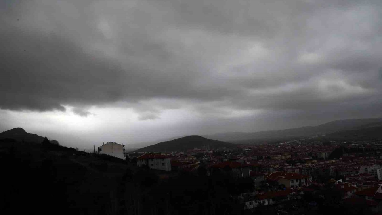 Afrika toz bulutu Muğla semalarını siyaha bürüdü
