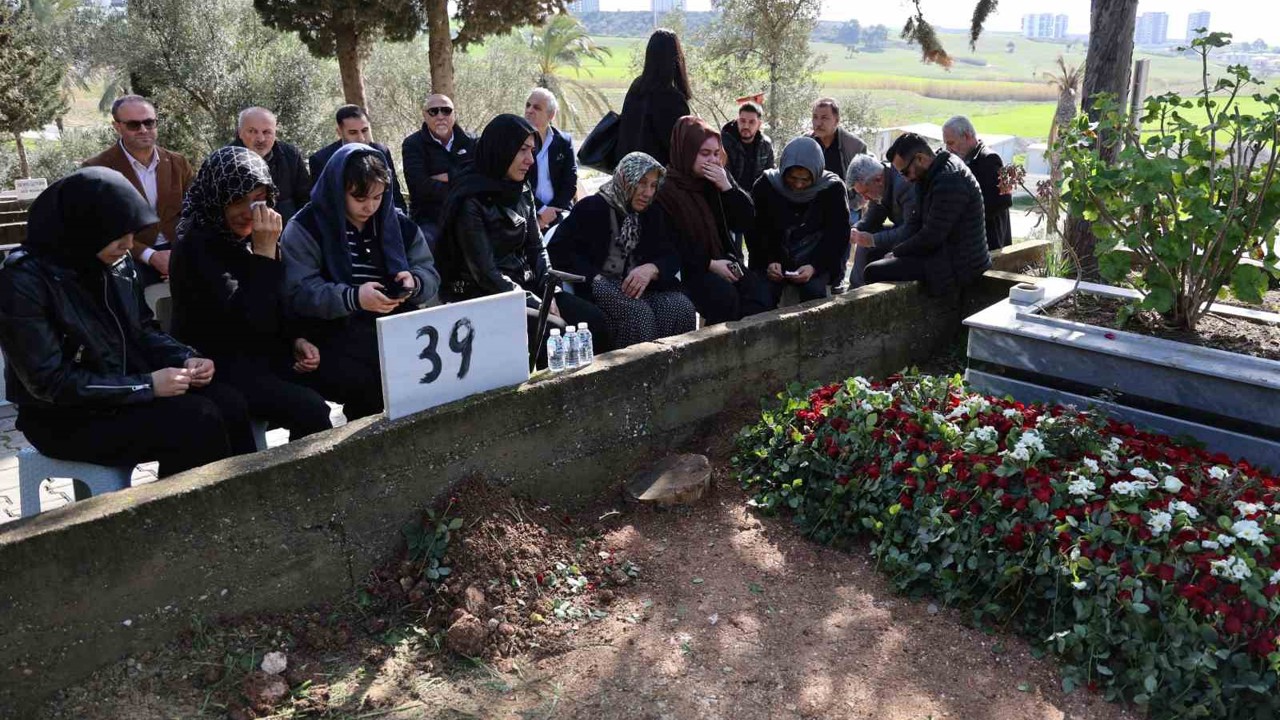 Endoskopi sonucu hayatını kaybeden kadın, mezarı başında anıldı
