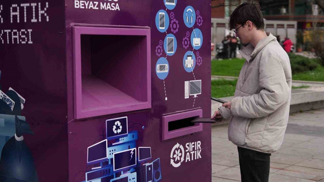 Elektronik atıklar çöpe değil, atık kumbarasına
