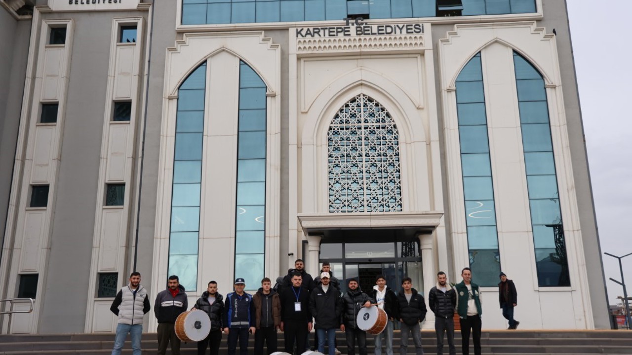 Kartepe’de Ramazan davulcularına görev kartı verildi
