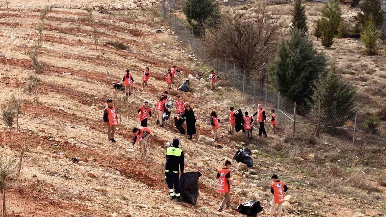 Şehitkamil’de minik ellerden doğaya büyük katkı
