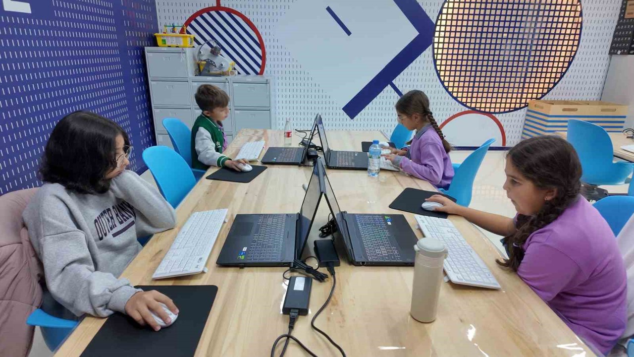 Bilim Demirci bölgenin eğitim üssü oldu
