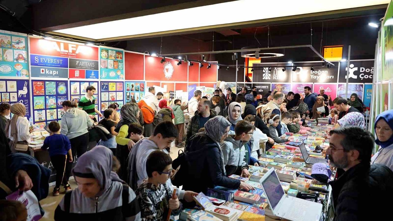 "Sakarya Çocuk Edebiyatı Fuarı" hafta sonu yoğun ilgi gördü
