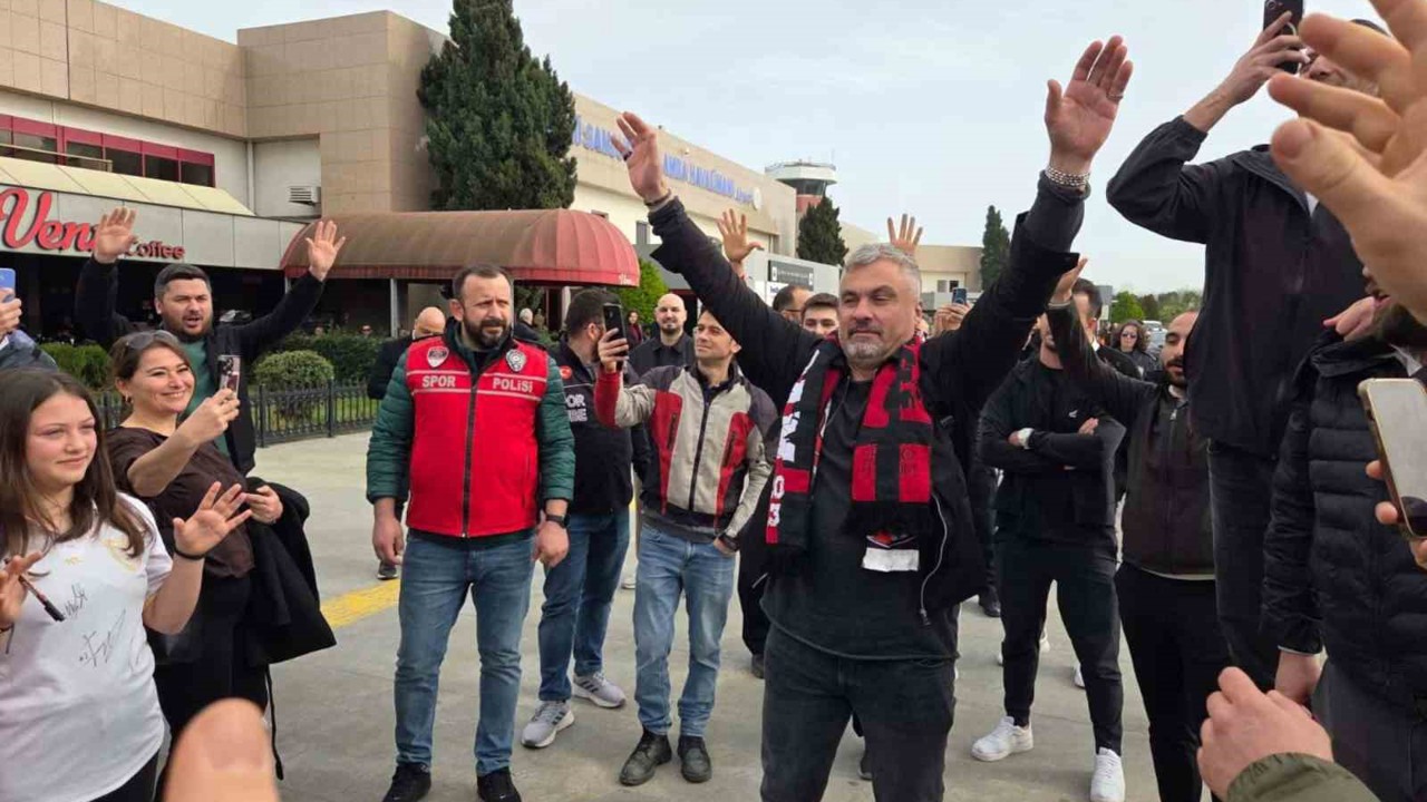 Samsunspor taraftarlarından Thomas Reis’e duygusal veda
