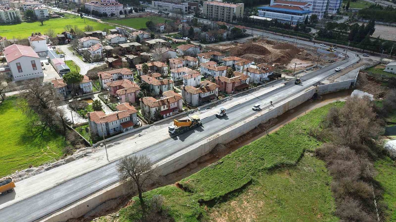 Büyükşehir’den Kötekli ve Yeniköy’e 3 Bin 700 metrelik sıcak asfalt
