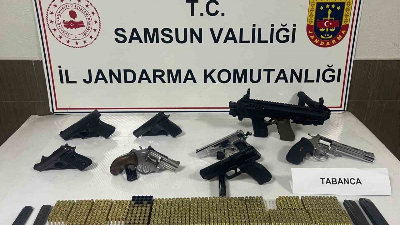 Samsun’da cephanelik gibi ev: 8 tabanca ve 800 mermi ele geçirildi
