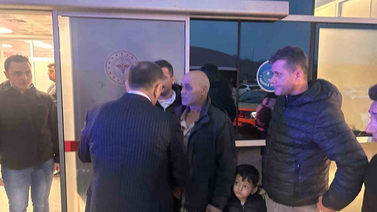 Vali Hacıbektaşoğlu maden ocağındaki göçükte yaralanan işçiyi hastanede ziyaret etti
