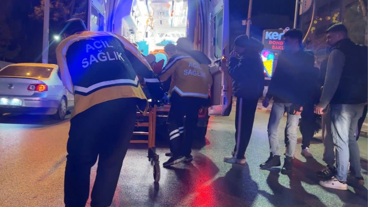 Kavşakta motosiklet ile otomobil çarpıştı: 2 yaralı
