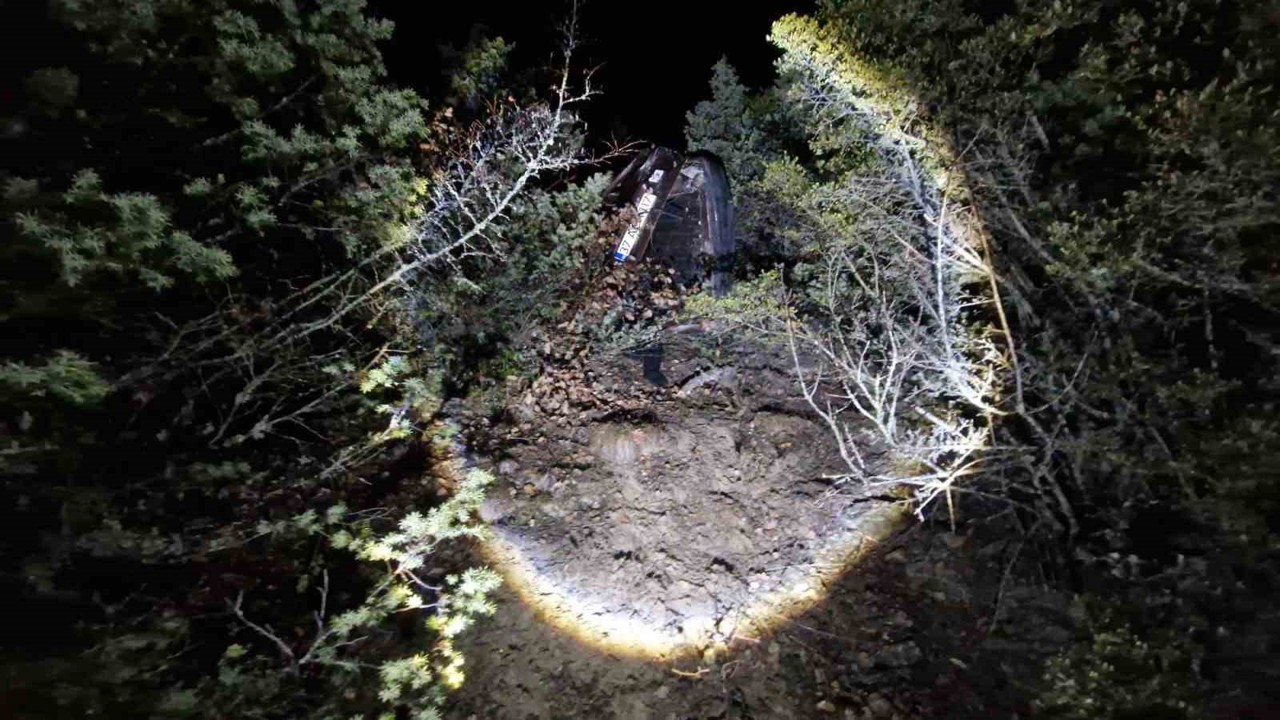 Kastamonu’da otomobil uçuruma yuvarlandı: 1 ölü, 2 yaralı
