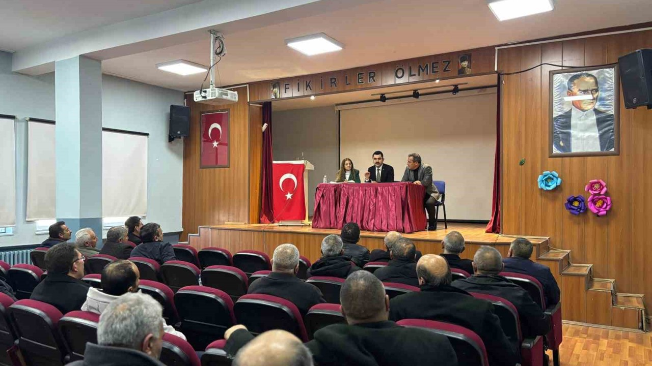 Kaymakam Tutal muhtarlarla mera mevzuatını değerlendirdi
