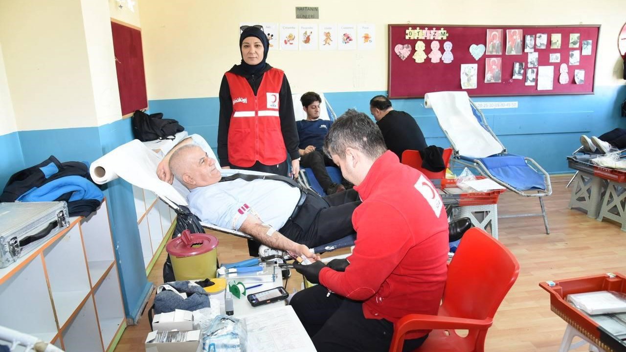 MEM Müdürü Selehattin Kal kan bağışı yaparak örnek oldu
