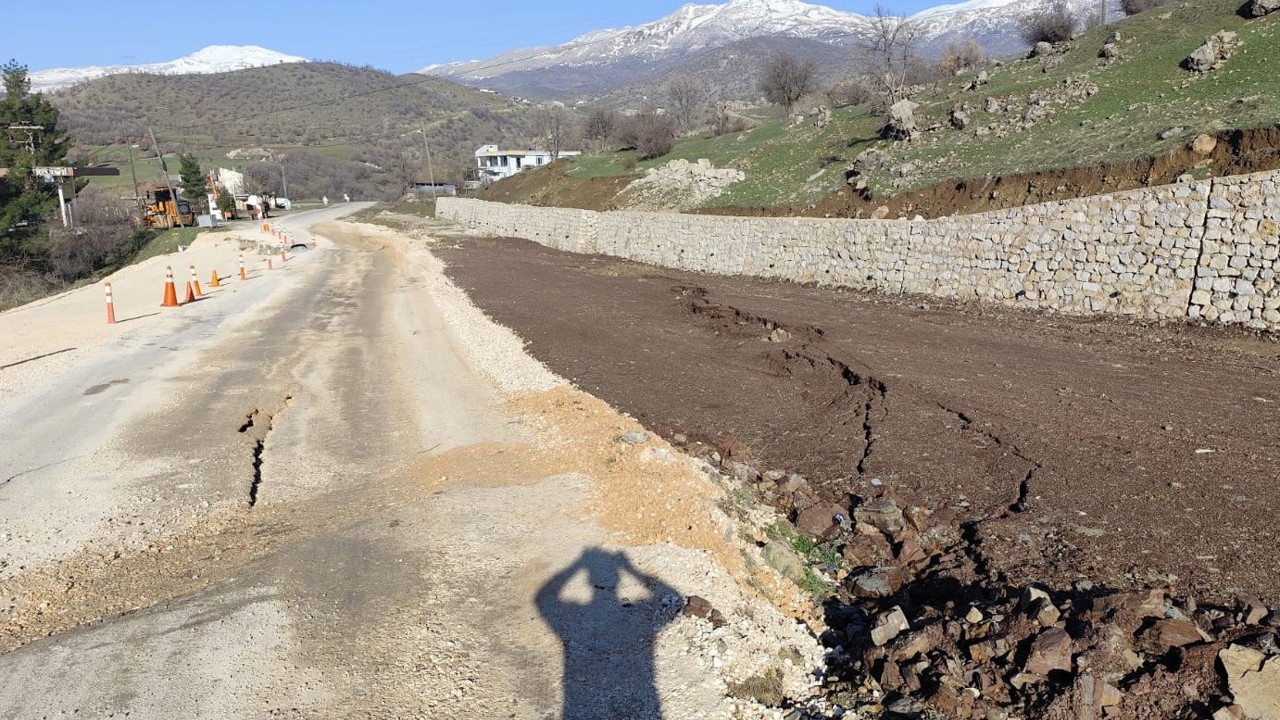 Gerger-Kahta Yolunda heyelan
