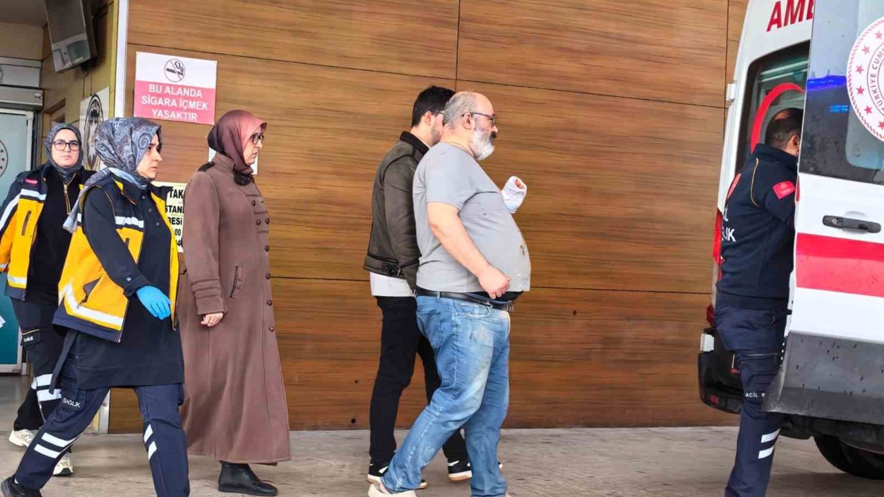 Mobilya ustası, 3 parmağını frezeye kaptırdı
