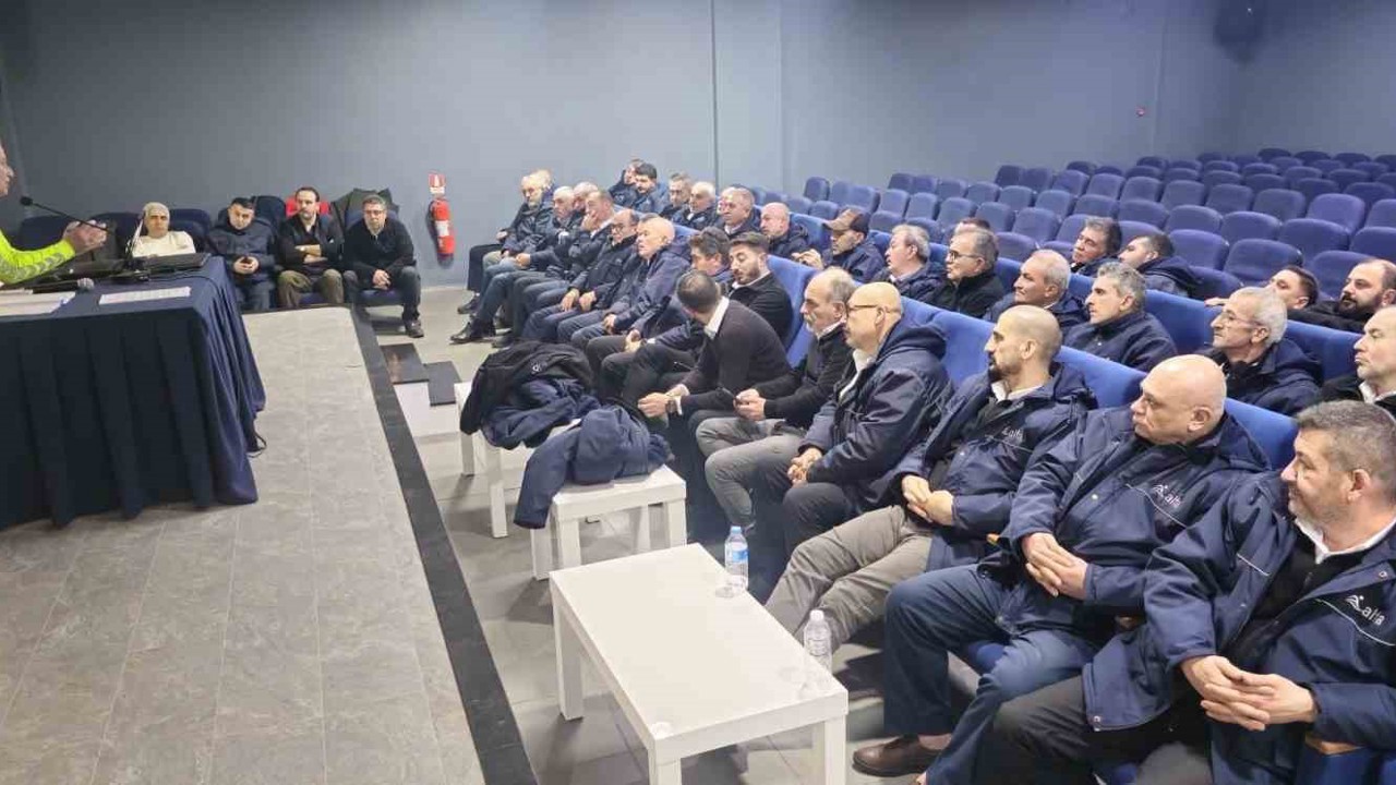 Bilecik’te tur servis sürücülerine trafik semineri
