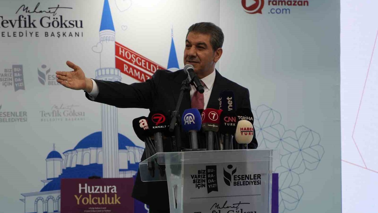 Esenler Belediye Başkanı Mehmet Tevfik Göksu’ya ilahi sürprizi
