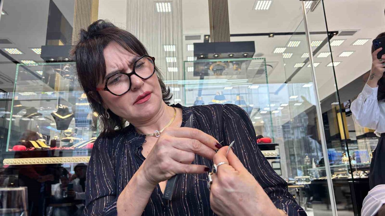 Şevval Sam Trabzon hasırına ilmek attı
