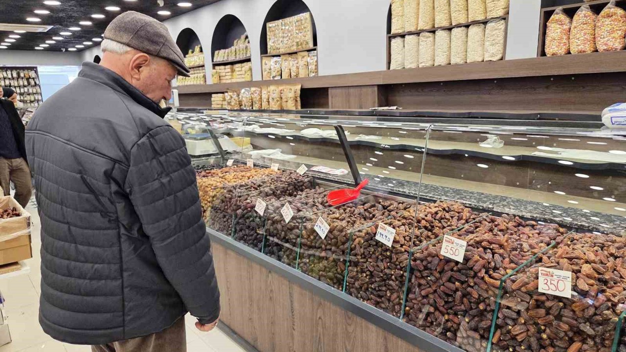 Ramazan’ın vazgeçilmezi hurmaya yoğun ilgi
