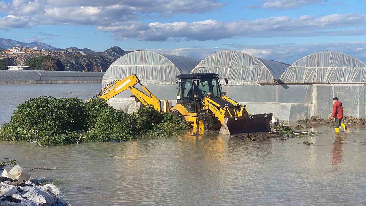 MUSKİ, Muğla genelinde etkili olan yoğun yağışlara anında müdahale ediyor
