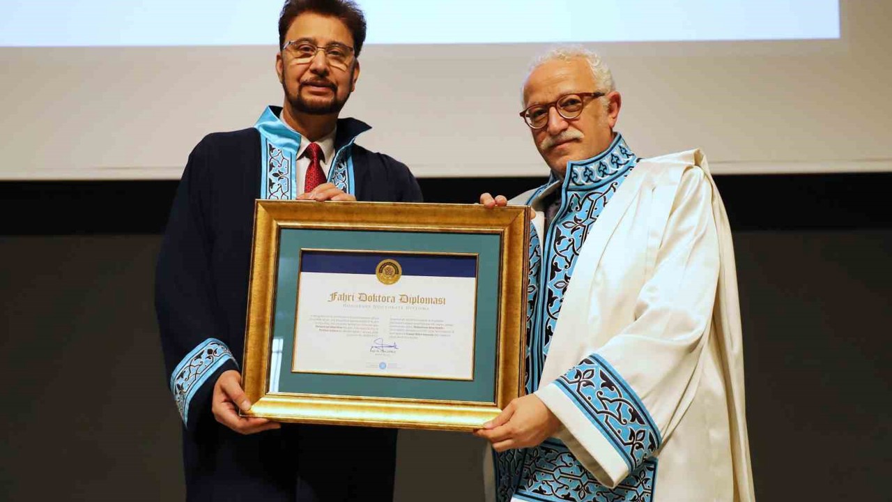 NEÜ’de Afzal Khan’a Fahri Doktora Payesi tevcih edildi

