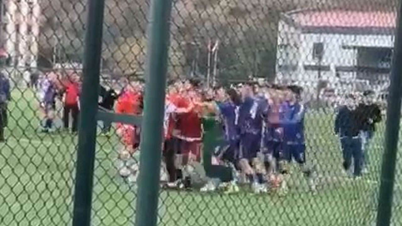 Tokat’ta amatör maçta saha karıştı
