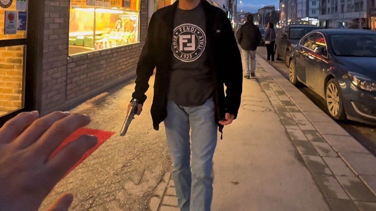 Fotoğrafçıya oyuncak silah çeken şahsa bin 764 TL ceza
