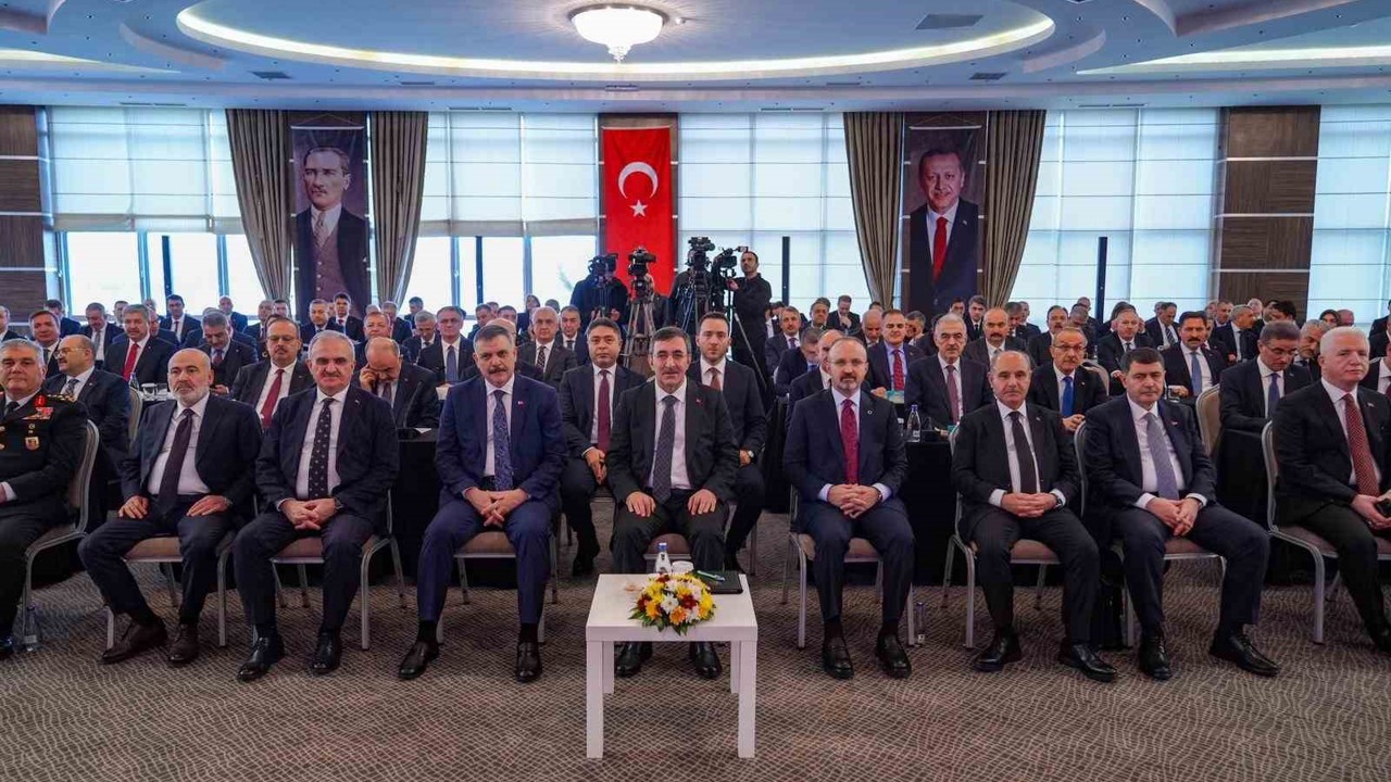 Cumhurbaşkanı Yardımcısı Yılmaz: "Sadece metropol şehirlerin enerjisiyle Türkiye Yüzyılı’nı gerçekleştiremeyiz"
