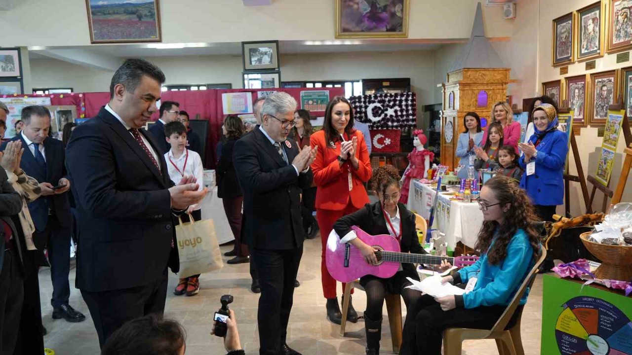 Bakan Yardımcısı Yelkenci, Harezmi Eğitim Modeliyle hazırlanan sergiyi gezdi
