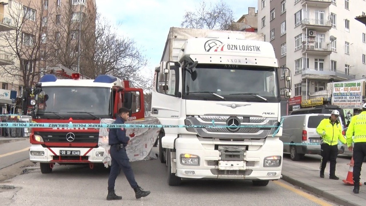 Ankara’da tırın çarptığı yaşlı kadın hayatını kaybetti

