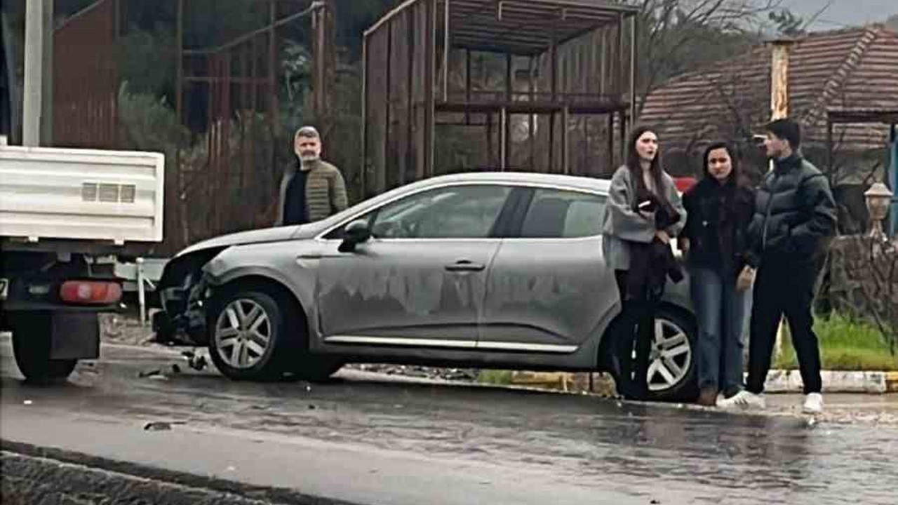 Marmaris’te otomobil ile motosiklet çarpıştı: 1 yaralı

