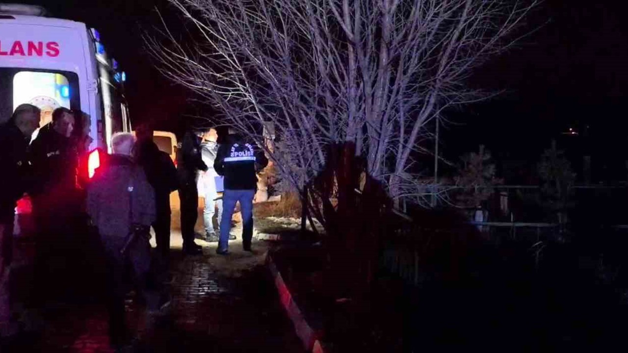 Mezarlıkta çöp poşeti içinde cenin bulundu
